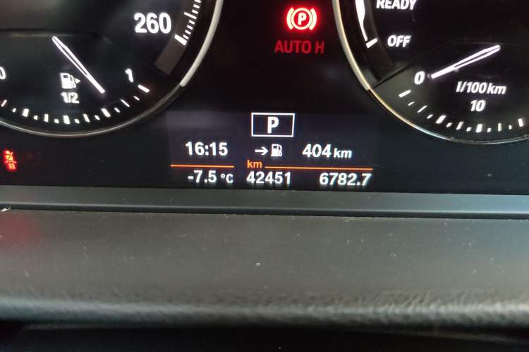 Used BMW 1 Series 2018 118i Sport Edition Odometer Close Up