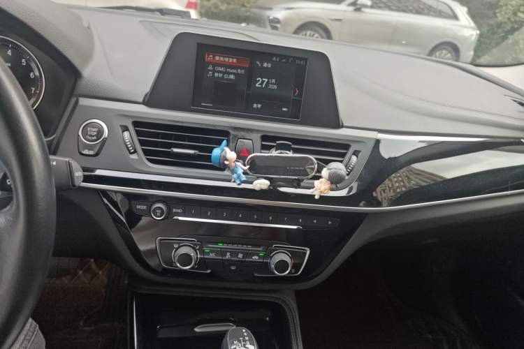Used BMW 1 Series 2018 118i Sport Edition Audio And AC Panel