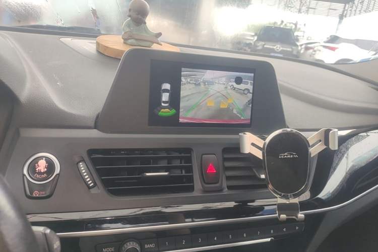 Used BMW 1 Series 2018 118i Sport Edition Audio And AC Panel
