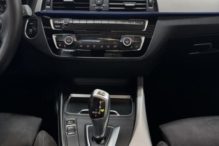 Used BMW 1 Series 2018 120i M Sport Package Audio And AC Panel
