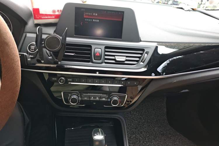 Used BMW 1 Series 2018 118i Sport Edition Audio And AC Panel