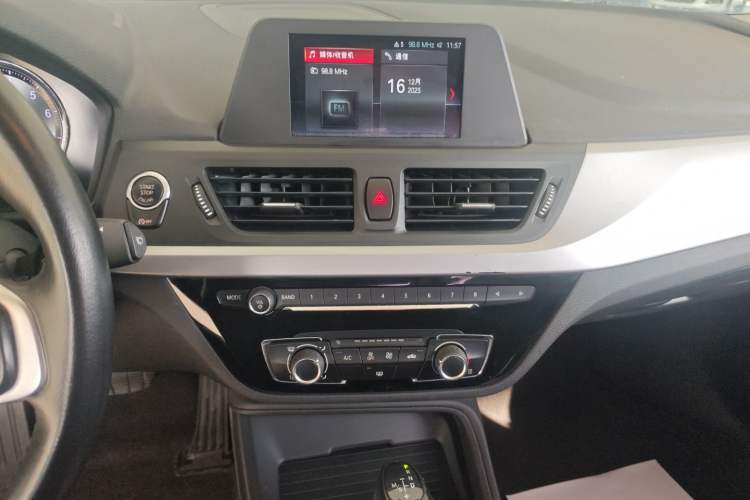 Used BMW 1 Series 2018 118i Fashion Model Audio And AC Panel