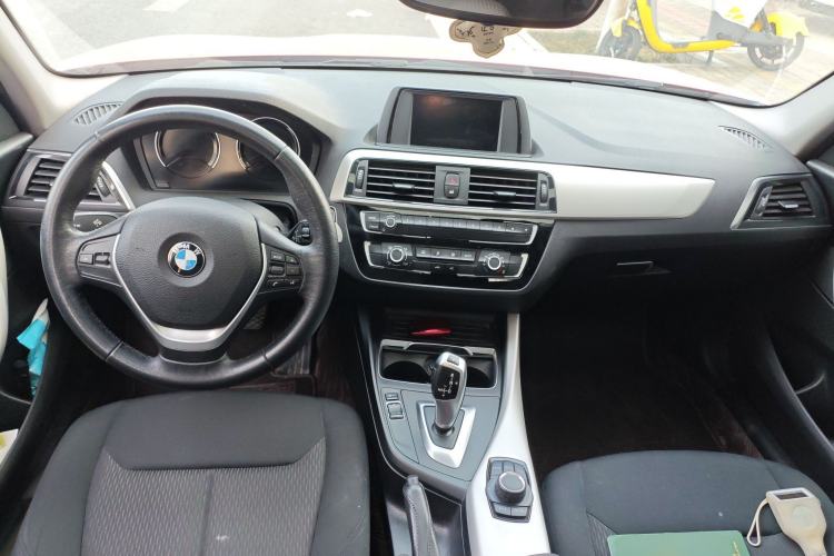 Used BMW 1 Series 2018 118i Leading Model Center Console