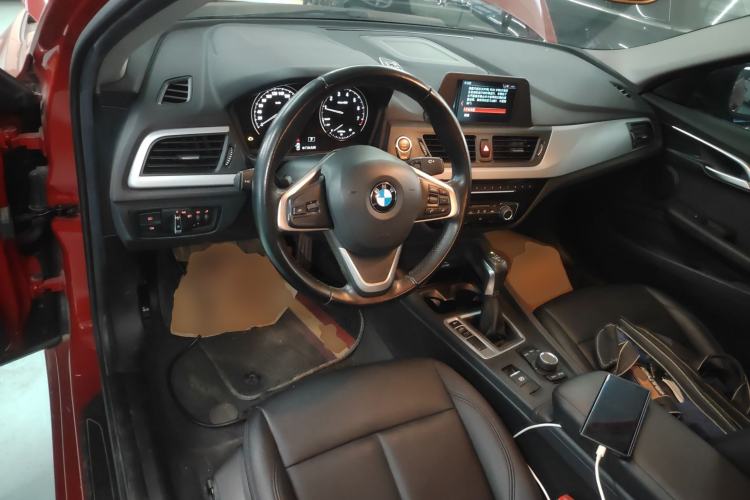 Used BMW 1 Series 2018 Revised 118i Fashion Edition Center Console
