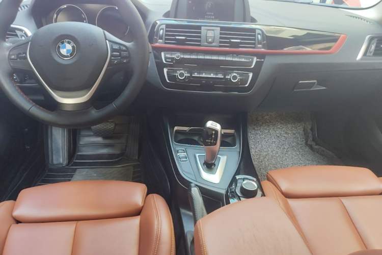 Used BMW 1 Series 2018 118i Sport Design Package Center Console