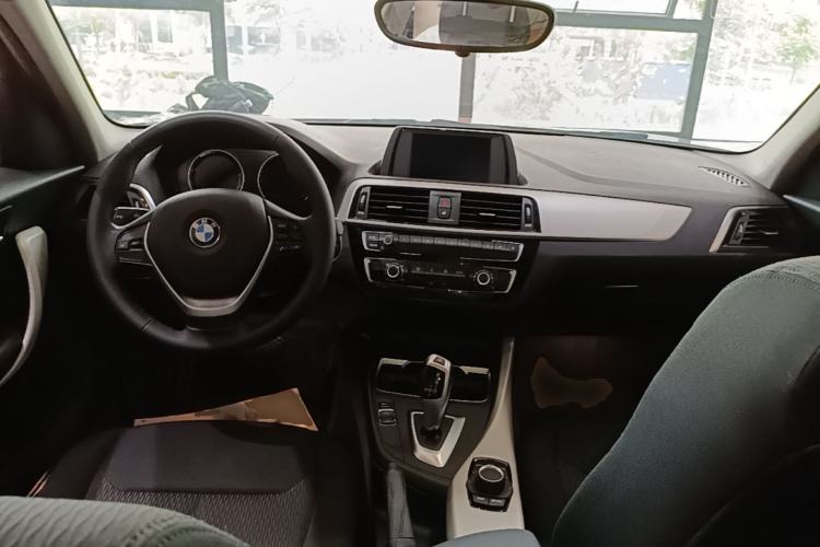 Used BMW 1 Series 2018 118i Leading Model Center Console