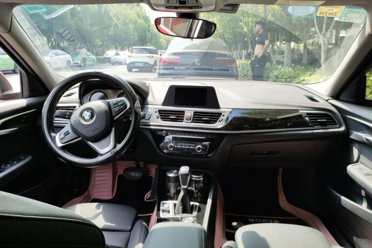 Used BMW 1 Series 2018 118i Sport Edition Center Console