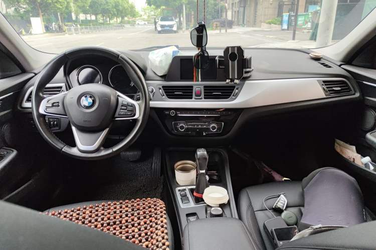 Used BMW 1 Series 2018 Revised 118i Fashion Edition Center Console