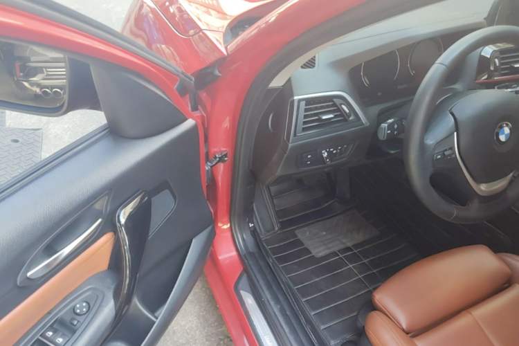 Used BMW 1 Series 2018 118i Sport Design Package Driver Seat