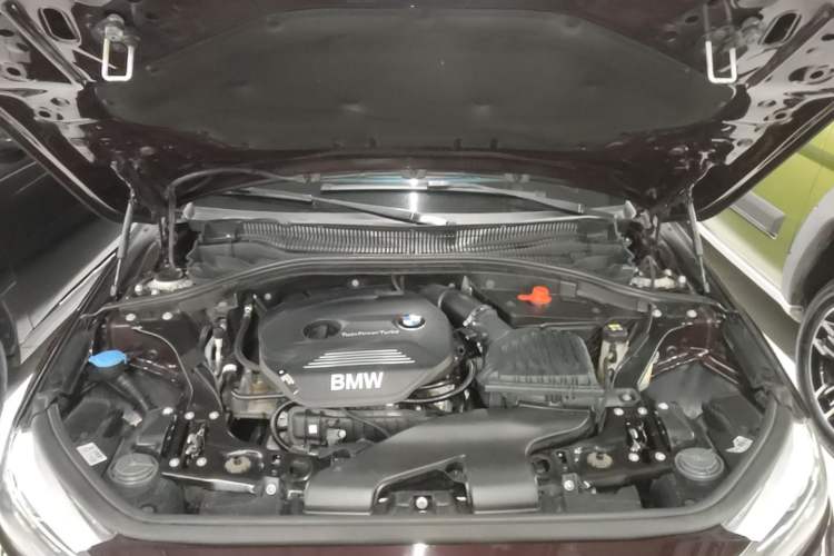 Used BMW 1 Series 2018 118i Fashion Model Engine Bay