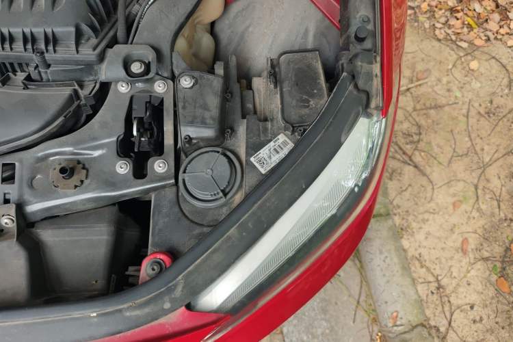 Used BMW 1 Series 2018 118i Fashion Model Engine Bay Left