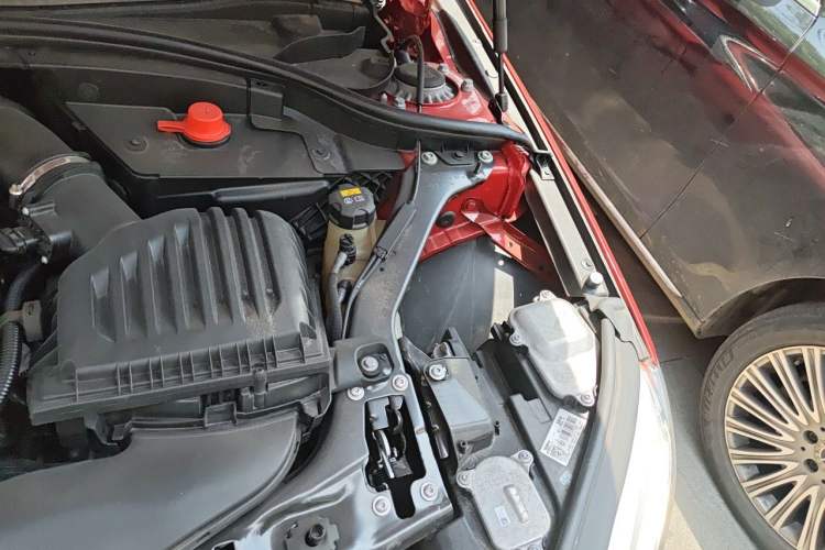 Used BMW 1 Series 2018 118i Sport Edition Engine Bay Left