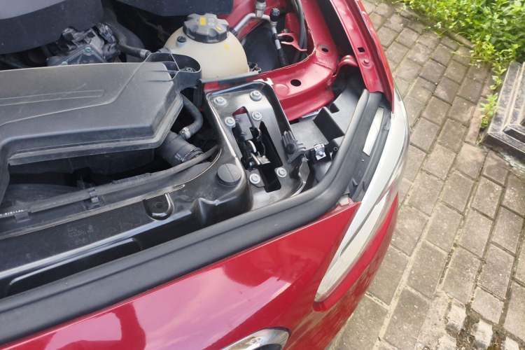 Used BMW 1 Series 2018 118i Sport Design Package Engine Bay Left