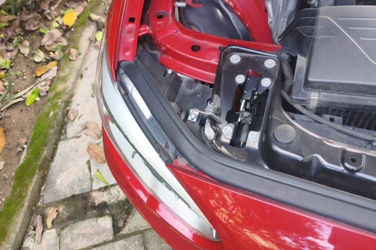 Used BMW 1 Series 2018 118i Sport Design Package Engine Bay Right