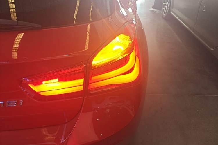 Used BMW 1 Series 2018 118i Sport Design Package Exterior 3