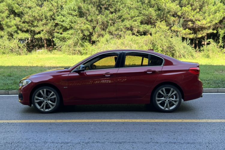 Used BMW 1 Series 2018 120i Design Package Model Exterior 6