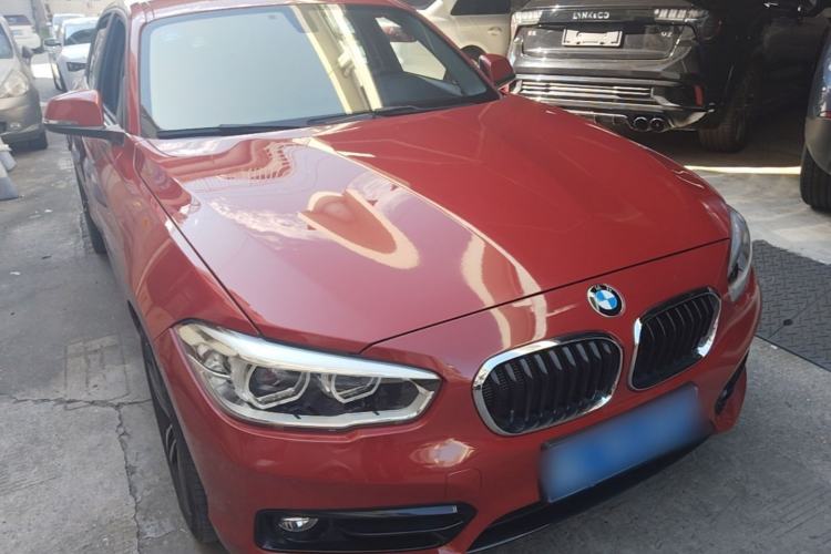 Used BMW 1 Series 2018 118i Sport Design Package Front Right 45 Deg