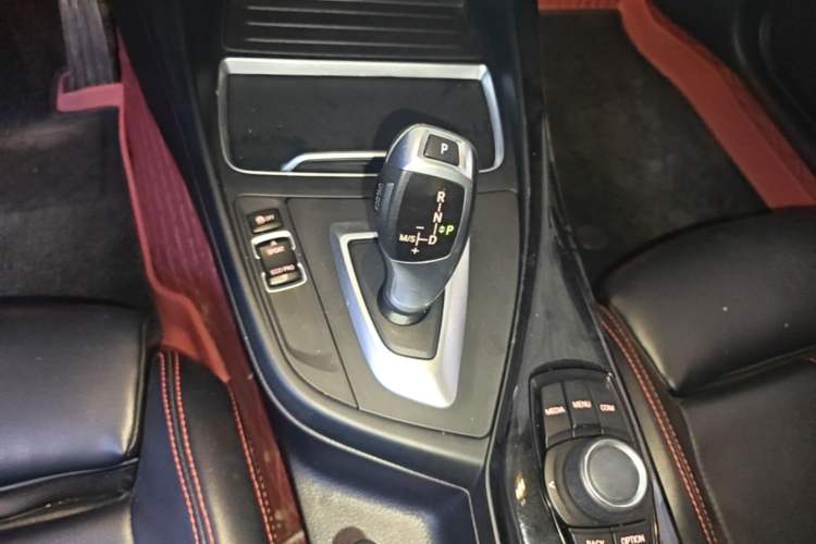 Used BMW 1 Series 2018 118i Sport Design Package Gear Lever