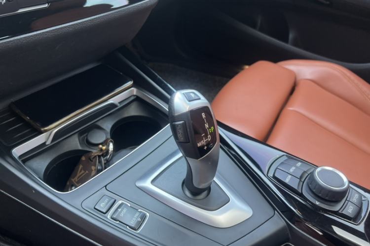 Used BMW 1 Series 2018 118i Sport Design Package Gear Lever