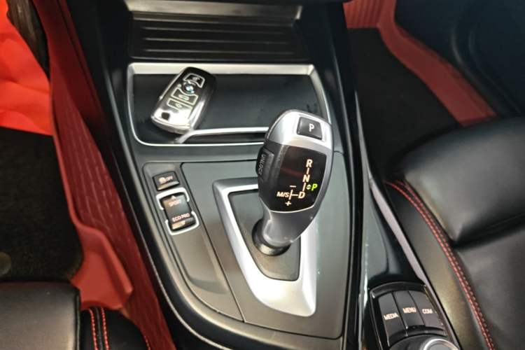 Used BMW 1 Series 2018 118i Sport Design Package Gear Lever