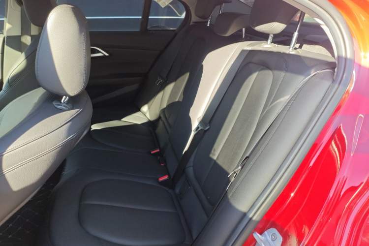 Used BMW 1 Series 2018 118i Sport Edition Interior 4