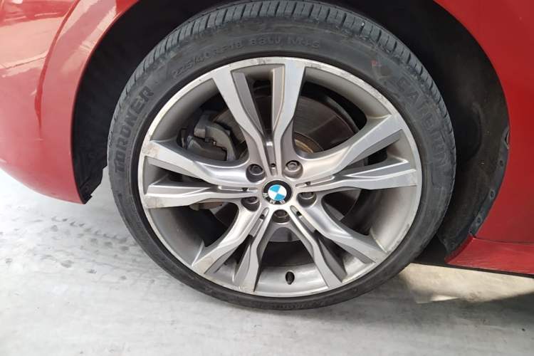 Used BMW 1 Series 2018 120i Design Package Model Left Front Wheel Hub