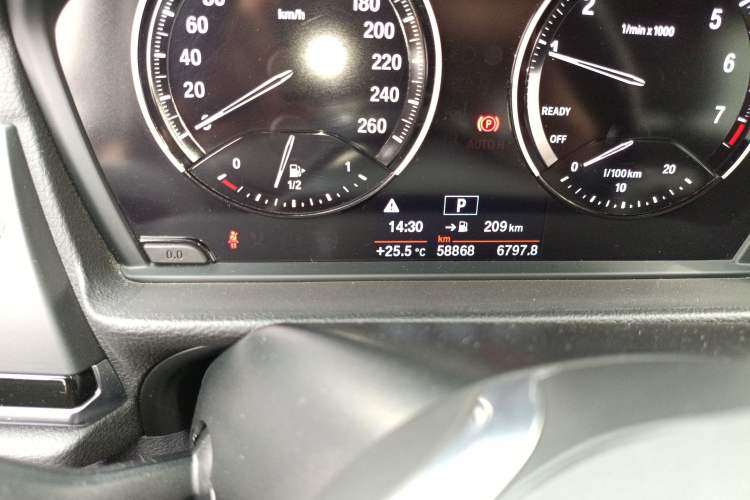 Used BMW 1 Series 2018 118i Design Package Edition Odometer Close Up