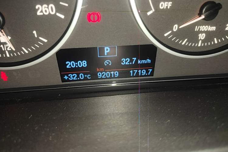 Used BMW 1 Series 2018 118i Leading Model Odometer Close Up