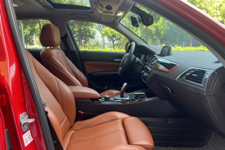 Used BMW 1 Series 2018 118i Sport Design Package Right Front Seat