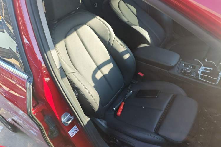 Used BMW 1 Series 2018 118i Sport Edition Right Front Seat