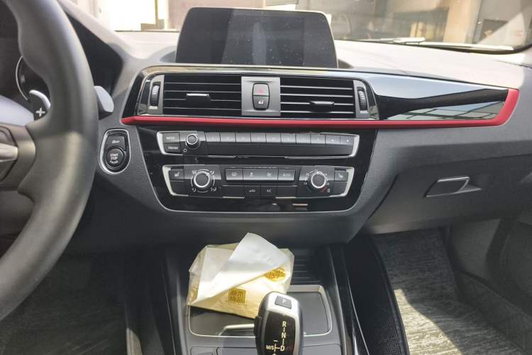 Used BMW 1 Series 2018 118i Sport Design Package Audio And AC Panel