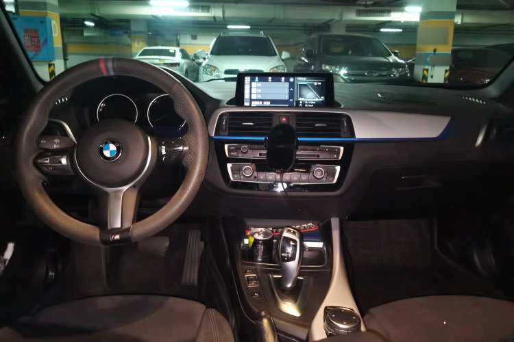Used BMW 1 Series 2018 120i M Sport Package Center Console