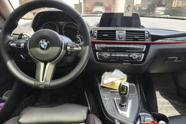 Used BMW 1 Series 2018 118i Sport Design Package Center Console