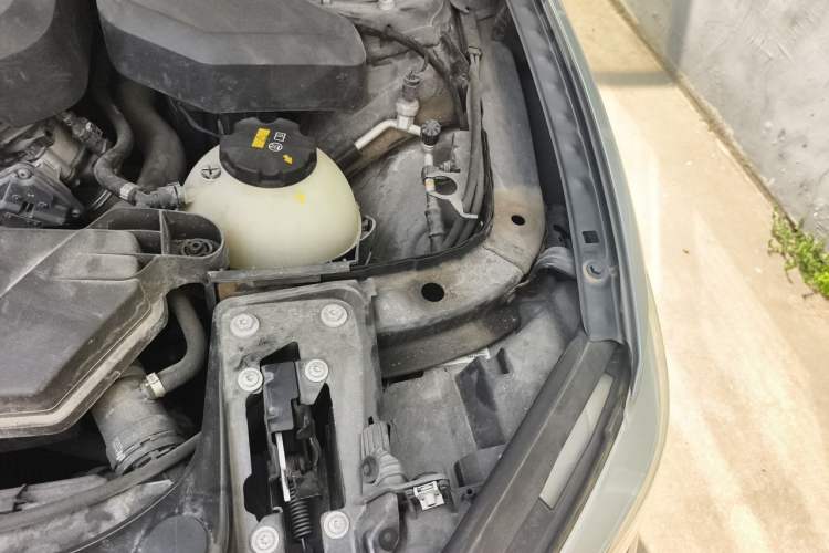 Used BMW 1 Series 2018 118i Sport Design Package Engine Bay Left