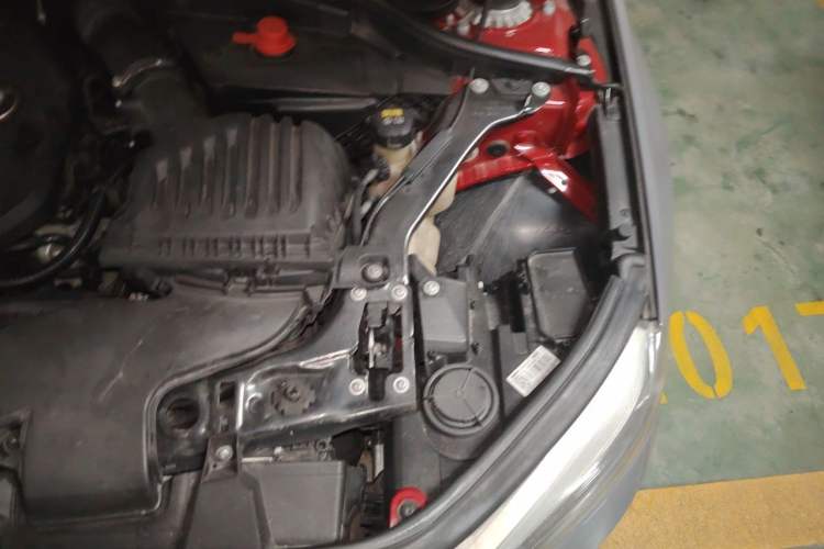 Used BMW 1 Series 2018 118i Fashion Model Engine Bay Left