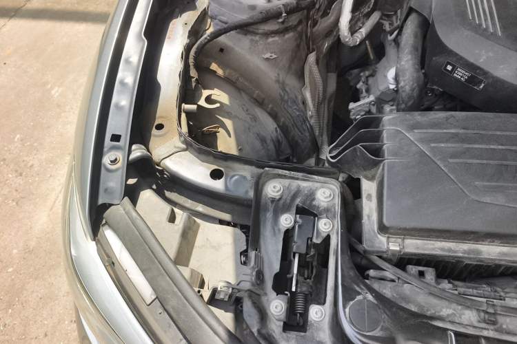 Used BMW 1 Series 2018 118i Sport Design Package Engine Bay Right