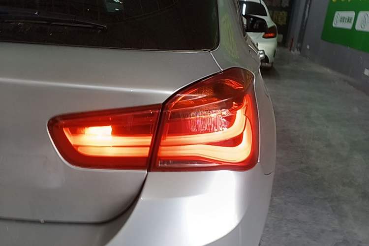 Used BMW 1 Series 2018 118i Sport Design Package Exterior 3