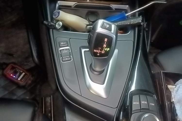 Used BMW 1 Series 2018 118i Sport Design Package Gear Lever