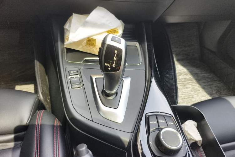 Used BMW 1 Series 2018 118i Sport Design Package Gear Lever