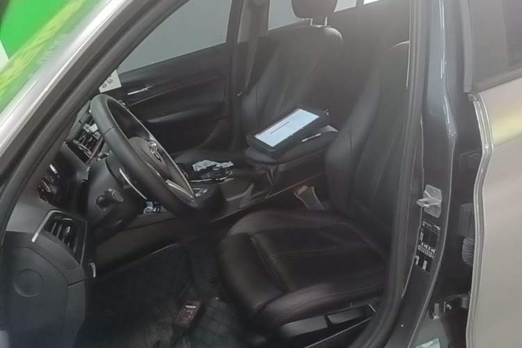 Used BMW 1 Series 2018 118i Sport Design Package Left Front Seat