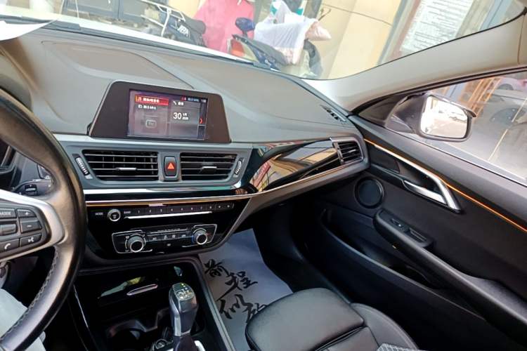 Used BMW 1 Series 2018 118i Sport Edition Audio And AC Panel