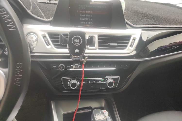 Used BMW 1 Series 2018 118i Sport Edition Audio And AC Panel