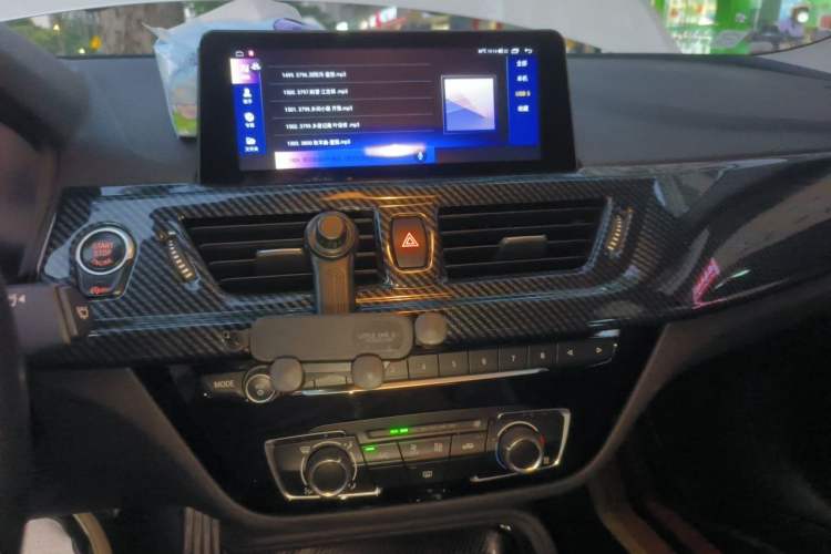 Used BMW 1 Series 2018 118i Fashion Model Audio And AC Panel