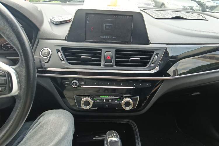 Used BMW 1 Series 2018 118i Sport Edition Audio And AC Panel