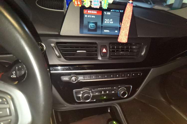 Used BMW 1 Series 2018 118i Sport Edition Audio And AC Panel
