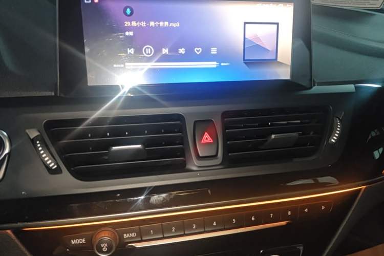 Used BMW 1 Series 2018 118i Sport Edition Audio And AC Panel