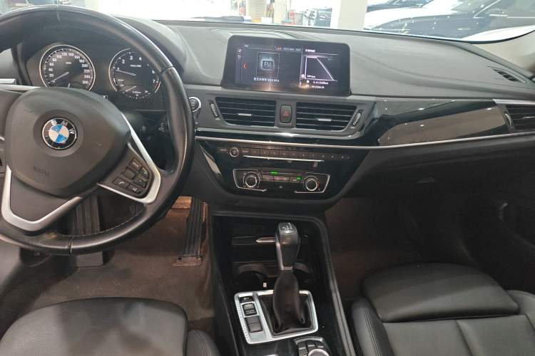 Used BMW 1 Series 2018 118i Sport Edition Audio And AC Panel
