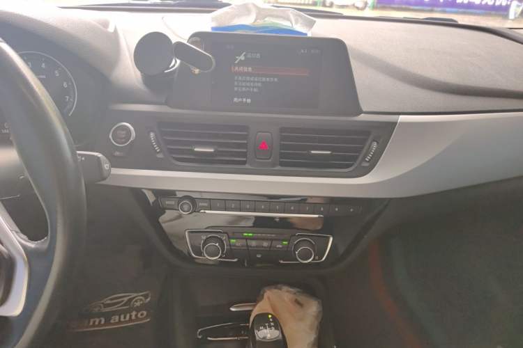 Used BMW 1 Series 2018 118i Fashion Model Audio And AC Panel