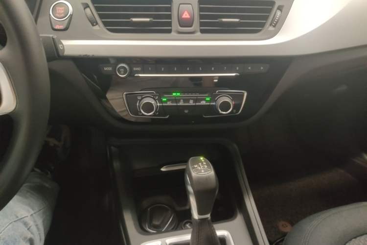 Used BMW 1 Series 2018 118i Fashion Model Audio And AC Panel