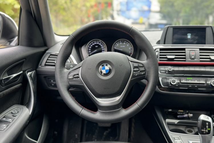 Used BMW 1 Series 2018 118i Sport Design Package Audio And AC Panel